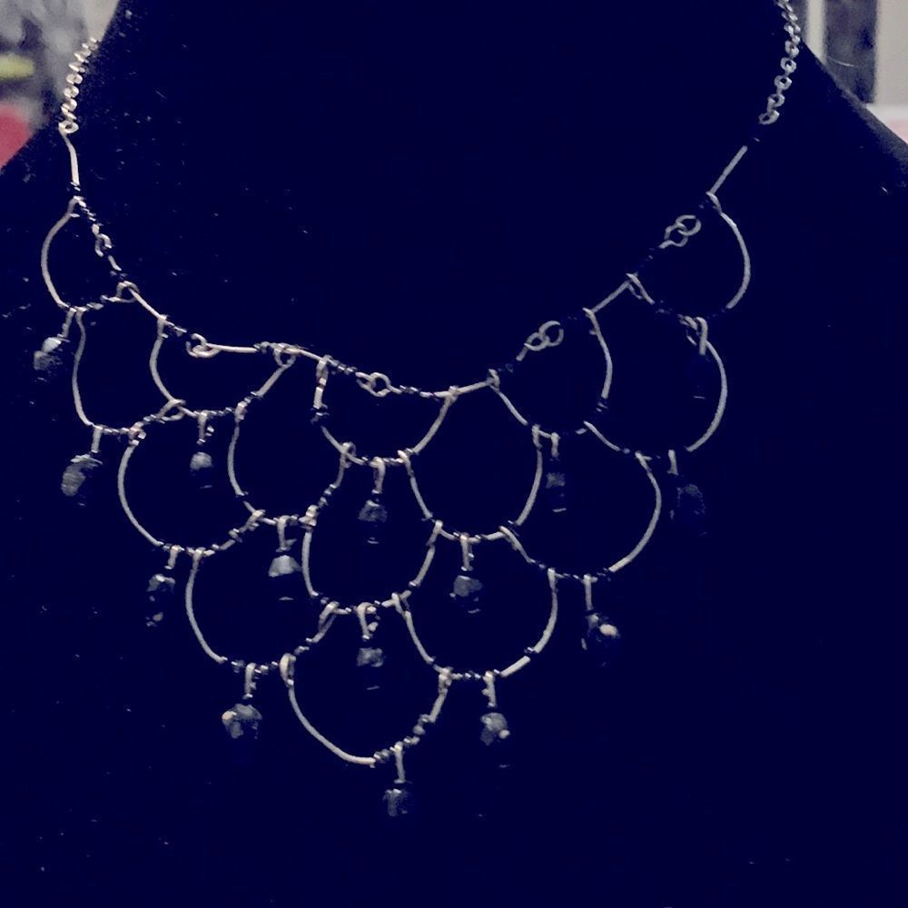 Beautiful Silver collar necklace with beautiful faceted black beads.